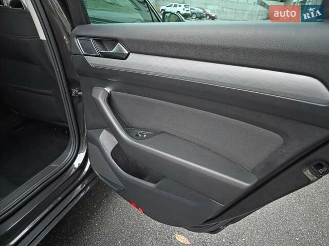 Сірий Фольксваген Пассат, об'ємом двигуна 2 л та пробігом 179 тис. км за 22990 $, фото 149 на Automoto.ua