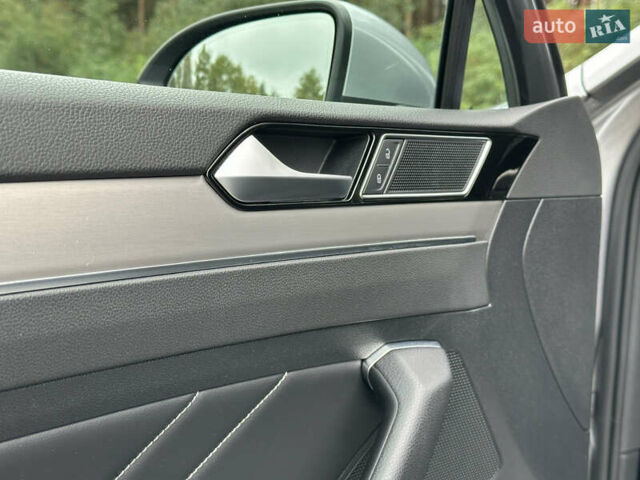 Серый Фольксваген Пассат, объемом двигателя 2 л и пробегом 181 тыс. км за 26699 $, фото 61 на Automoto.ua