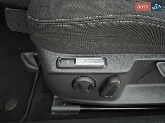 Сірий Фольксваген Пассат, об'ємом двигуна 2 л та пробігом 179 тис. км за 22990 $, фото 118 на Automoto.ua