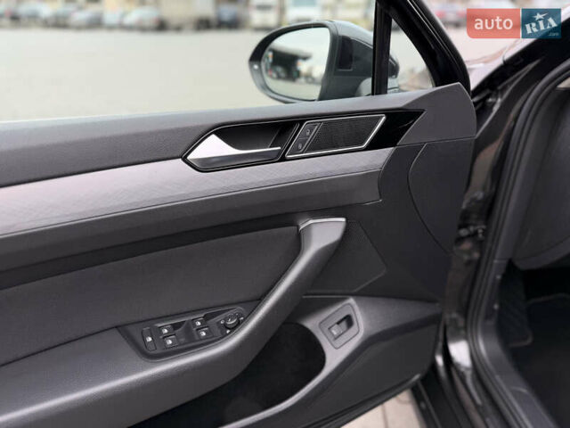 Сірий Фольксваген Пассат, об'ємом двигуна 2 л та пробігом 220 тис. км за 23975 $, фото 14 на Automoto.ua