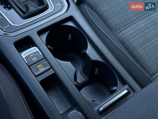 Серый Фольксваген Пассат, объемом двигателя 1.97 л и пробегом 179 тыс. км за 20900 $, фото 30 на Automoto.ua