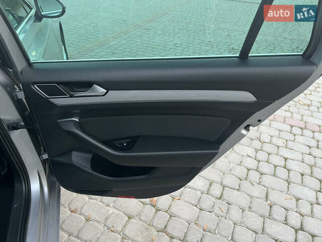 Серый Фольксваген Пассат, объемом двигателя 1.97 л и пробегом 195 тыс. км за 22500 $, фото 30 на Automoto.ua