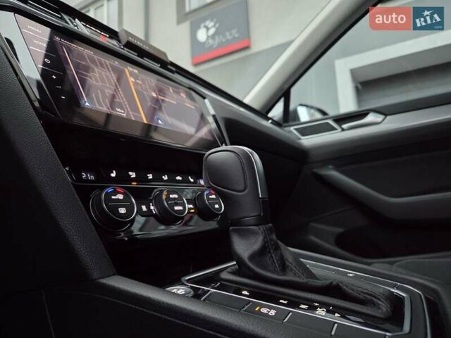 Сірий Фольксваген Пассат, об'ємом двигуна 2 л та пробігом 179 тис. км за 22990 $, фото 138 на Automoto.ua