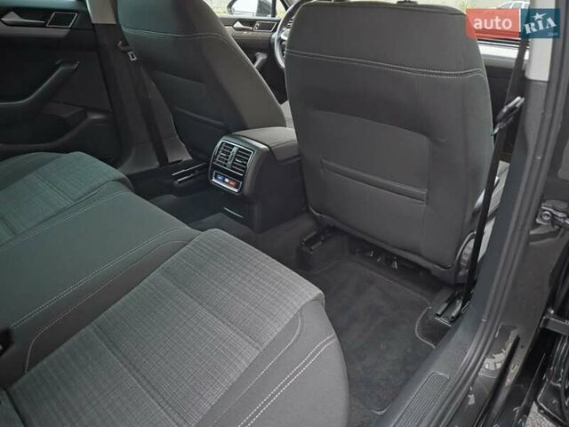 Сірий Фольксваген Пассат, об'ємом двигуна 2 л та пробігом 179 тис. км за 22990 $, фото 151 на Automoto.ua