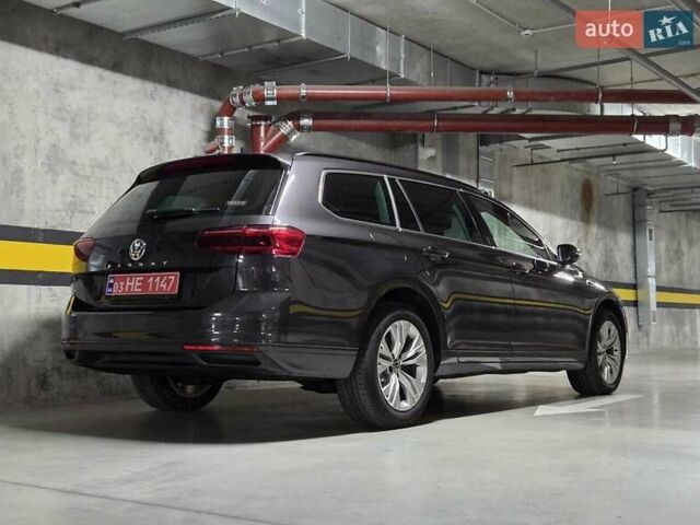 Сірий Фольксваген Пассат, об'ємом двигуна 2 л та пробігом 179 тис. км за 22990 $, фото 36 на Automoto.ua