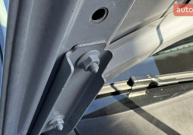 Серый Фольксваген Пассат, объемом двигателя 1.97 л и пробегом 175 тыс. км за 22741 $, фото 48 на Automoto.ua