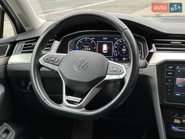 Серый Фольксваген Пассат, объемом двигателя 2 л и пробегом 181 тыс. км за 26699 $, фото 89 на Automoto.ua