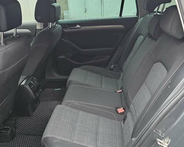 Серый Фольксваген Пассат, объемом двигателя 1.97 л и пробегом 220 тыс. км за 18500 $, фото 25 на Automoto.ua