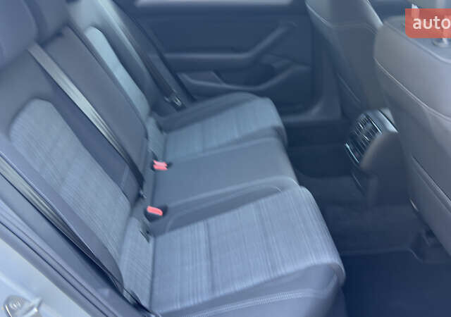 Серый Фольксваген Пассат, объемом двигателя 1.97 л и пробегом 175 тыс. км за 22741 $, фото 58 на Automoto.ua