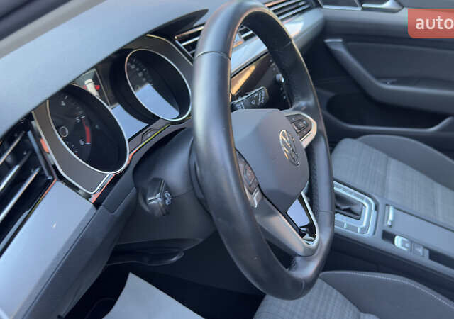 Серый Фольксваген Пассат, объемом двигателя 1.97 л и пробегом 175 тыс. км за 22741 $, фото 32 на Automoto.ua