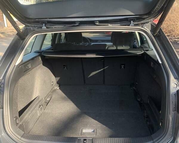 Сірий Фольксваген Пассат, об'ємом двигуна 2 л та пробігом 135 тис. км за 27714 $, фото 4 на Automoto.ua