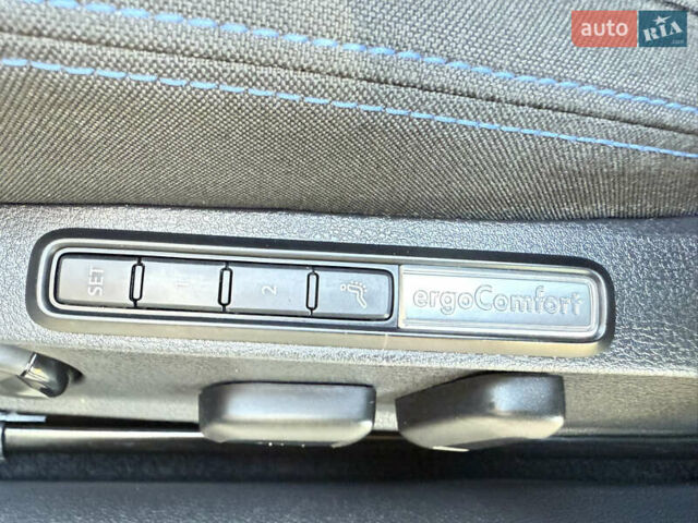 Сірий Фольксваген Пассат, об'ємом двигуна 1.4 л та пробігом 162 тис. км за 24999 $, фото 44 на Automoto.ua