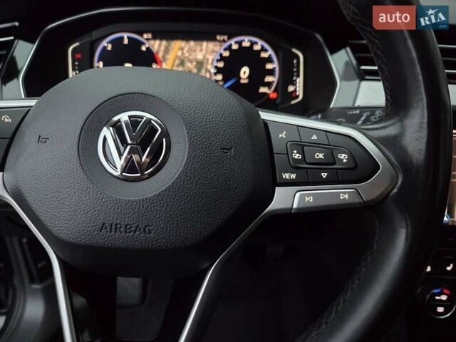 Сірий Фольксваген Пассат, об'ємом двигуна 2 л та пробігом 179 тис. км за 22990 $, фото 121 на Automoto.ua