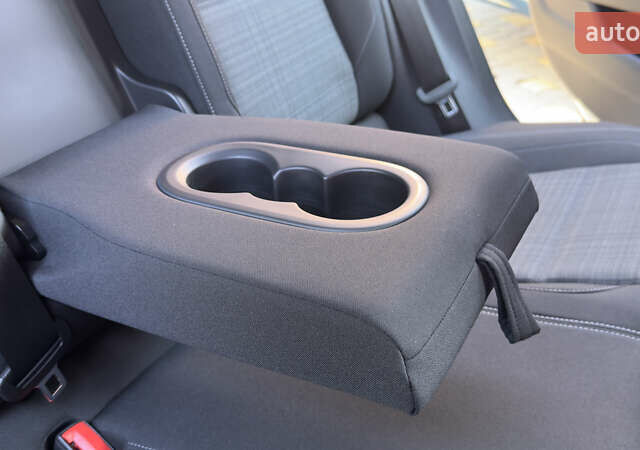 Серый Фольксваген Пассат, объемом двигателя 1.97 л и пробегом 175 тыс. км за 22741 $, фото 53 на Automoto.ua