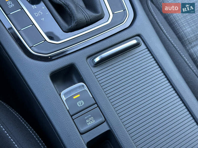 Серый Фольксваген Пассат, объемом двигателя 2 л и пробегом 208 тыс. км за 21999 $, фото 93 на Automoto.ua