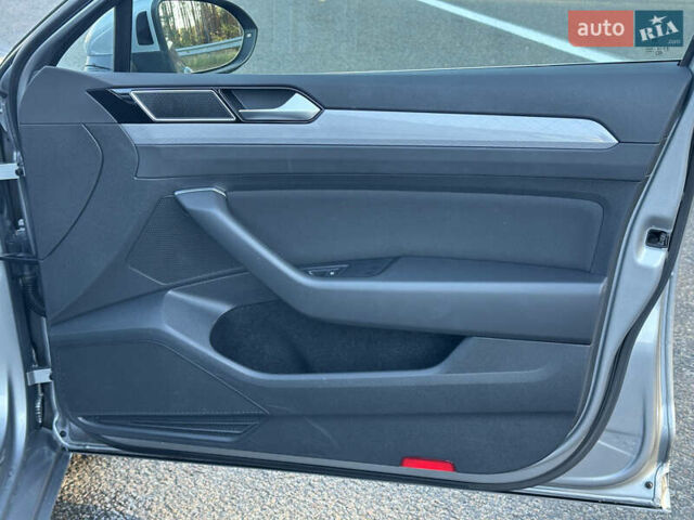 Серый Фольксваген Пассат, объемом двигателя 2 л и пробегом 208 тыс. км за 21999 $, фото 63 на Automoto.ua