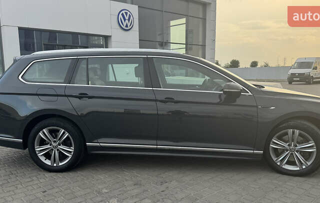 Серый Фольксваген Пассат, объемом двигателя 2 л и пробегом 208 тыс. км за 22750 $, фото 4 на Automoto.ua