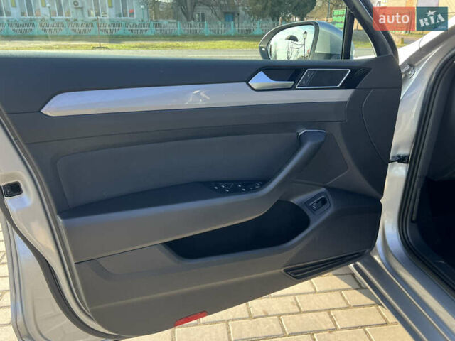 Серый Фольксваген Пассат, объемом двигателя 2 л и пробегом 235 тыс. км за 20658 $, фото 10 на Automoto.ua