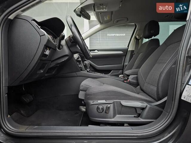 Сірий Фольксваген Пассат, об'ємом двигуна 2 л та пробігом 179 тис. км за 22990 $, фото 117 на Automoto.ua