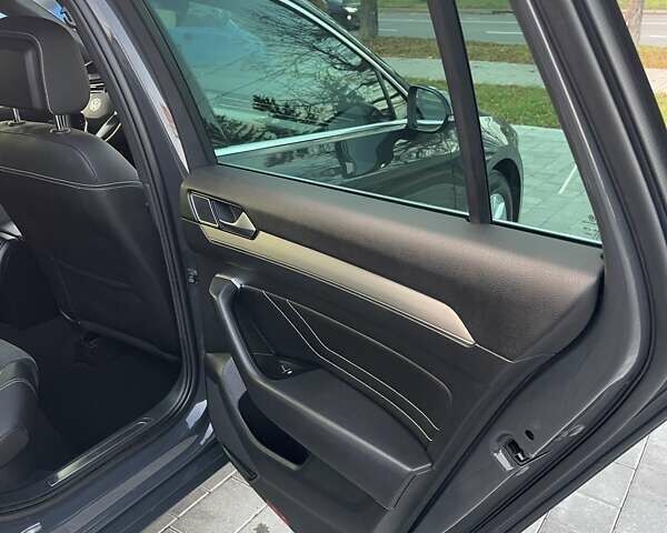 Серый Фольксваген Пассат, объемом двигателя 1.97 л и пробегом 180 тыс. км за 24999 $, фото 31 на Automoto.ua