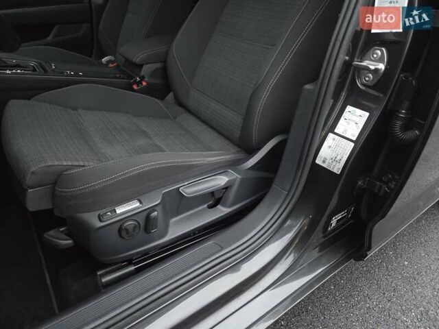 Сірий Фольксваген Пассат, об'ємом двигуна 2 л та пробігом 179 тис. км за 22990 $, фото 113 на Automoto.ua