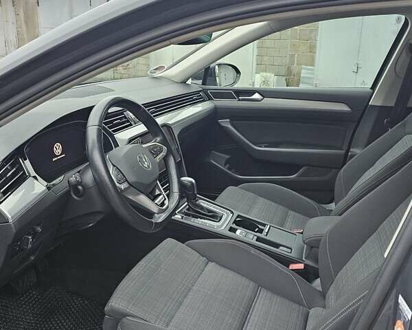 Серый Фольксваген Пассат, объемом двигателя 1.97 л и пробегом 220 тыс. км за 18500 $, фото 16 на Automoto.ua