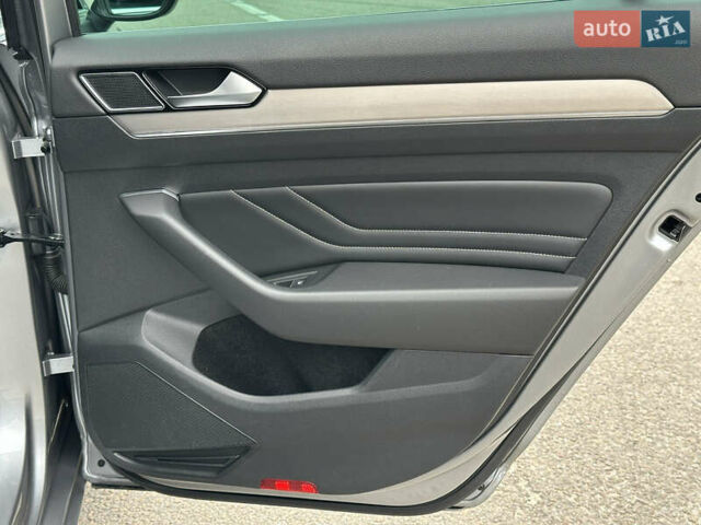 Серый Фольксваген Пассат, объемом двигателя 2 л и пробегом 181 тыс. км за 26699 $, фото 75 на Automoto.ua