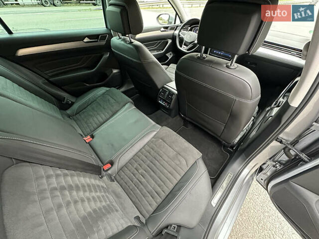 Серый Фольксваген Пассат, объемом двигателя 2 л и пробегом 181 тыс. км за 26499 $, фото 78 на Automoto.ua