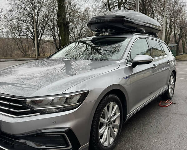 Серый Фольксваген Пассат, объемом двигателя 1.4 л и пробегом 52 тыс. км за 25000 $, фото 2 на Automoto.ua