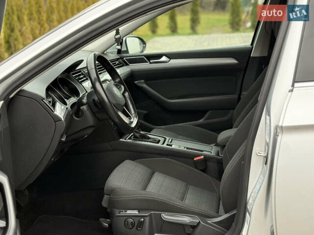 Сірий Фольксваген Пассат, об'ємом двигуна 2 л та пробігом 191 тис. км за 19777 $, фото 62 на Automoto.ua