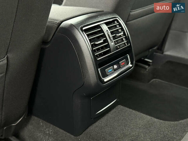 Сірий Фольксваген Пассат, об'ємом двигуна 2 л та пробігом 191 тис. км за 19777 $, фото 76 на Automoto.ua