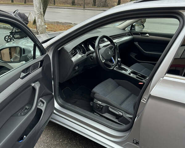 Серый Фольксваген Пассат, объемом двигателя 1.4 л и пробегом 52 тыс. км за 25000 $, фото 7 на Automoto.ua