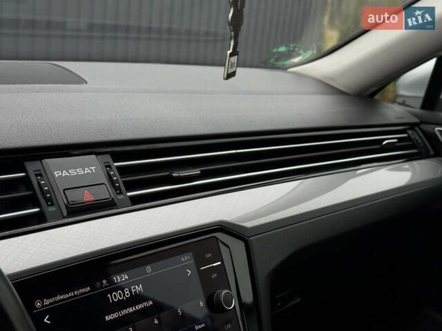 Сірий Фольксваген Пассат, об'ємом двигуна 2 л та пробігом 191 тис. км за 19777 $, фото 124 на Automoto.ua