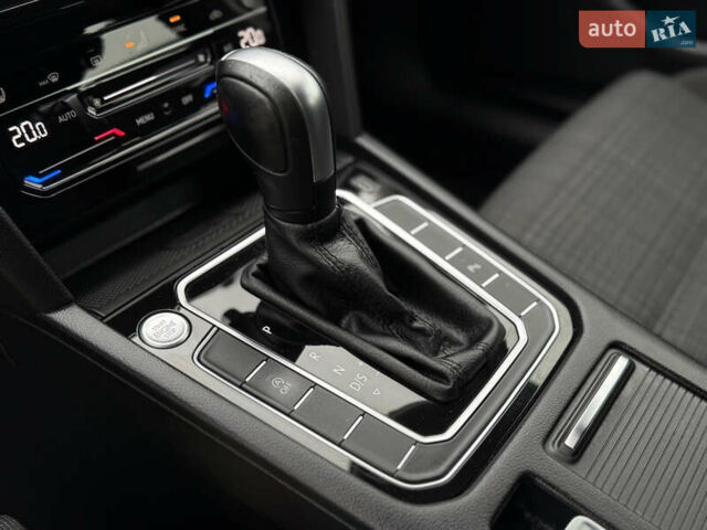 Сірий Фольксваген Пассат, об'ємом двигуна 2 л та пробігом 191 тис. км за 19777 $, фото 98 на Automoto.ua