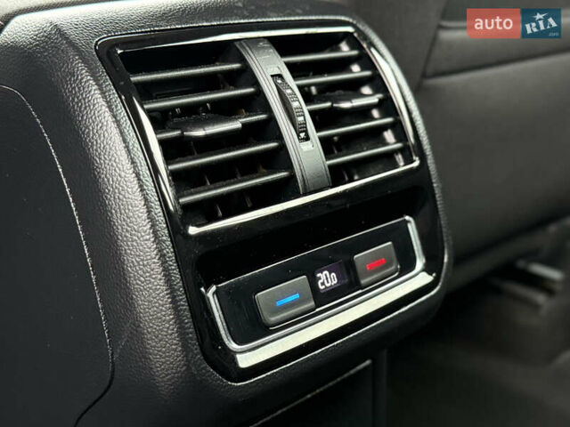 Сірий Фольксваген Пассат, об'ємом двигуна 2 л та пробігом 191 тис. км за 19777 $, фото 77 на Automoto.ua