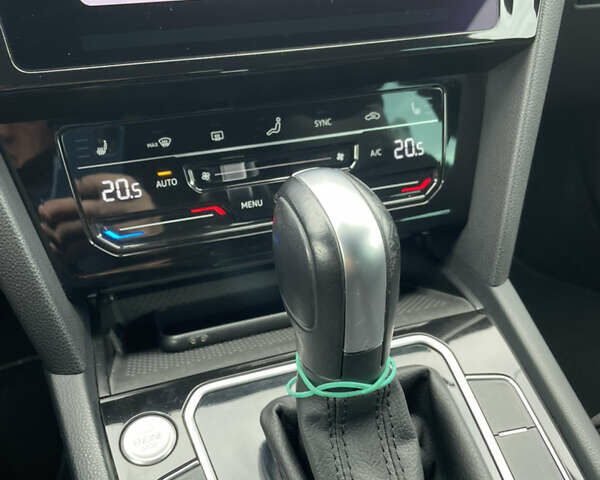 Серый Фольксваген Пассат, объемом двигателя 1.97 л и пробегом 214 тыс. км за 28500 $, фото 25 на Automoto.ua