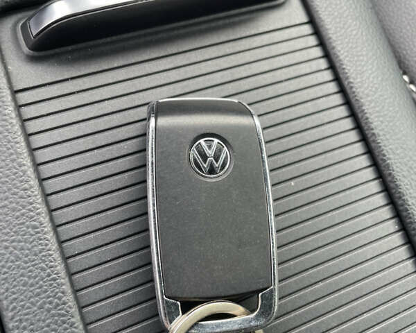 Серый Фольксваген Пассат, объемом двигателя 1.97 л и пробегом 214 тыс. км за 28500 $, фото 35 на Automoto.ua