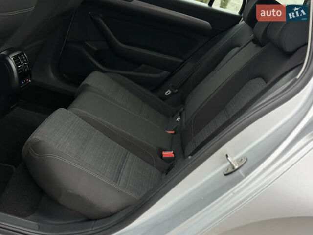 Сірий Фольксваген Пассат, об'ємом двигуна 2 л та пробігом 191 тис. км за 19777 $, фото 73 на Automoto.ua