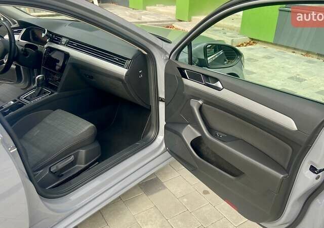 Серый Фольксваген Пассат, объемом двигателя 1.97 л и пробегом 182 тыс. км за 25999 $, фото 17 на Automoto.ua