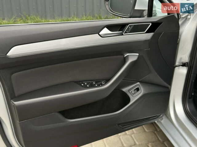 Сірий Фольксваген Пассат, об'ємом двигуна 2 л та пробігом 191 тис. км за 19777 $, фото 69 на Automoto.ua