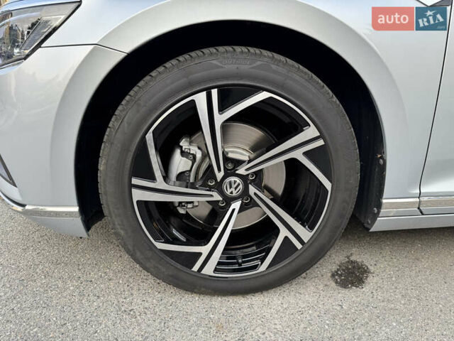 Серый Фольксваген Пассат, объемом двигателя 1.97 л и пробегом 31 тыс. км за 33399 $, фото 24 на Automoto.ua