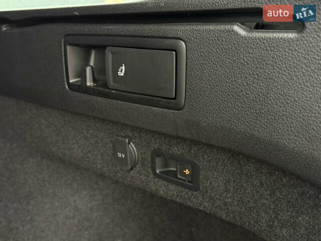 Сірий Фольксваген Пассат, об'ємом двигуна 2 л та пробігом 191 тис. км за 19777 $, фото 127 на Automoto.ua