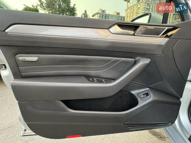 Серый Фольксваген Пассат, объемом двигателя 1.97 л и пробегом 30 тыс. км за 33499 $, фото 23 на Automoto.ua