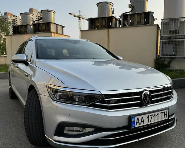 Серый Фольксваген Пассат, объемом двигателя 1.97 л и пробегом 30 тыс. км за 33499 $, фото 2 на Automoto.ua