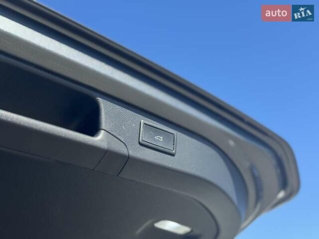 Серый Фольксваген Пассат, объемом двигателя 1.5 л и пробегом 11 тыс. км за 39300 $, фото 25 на Automoto.ua