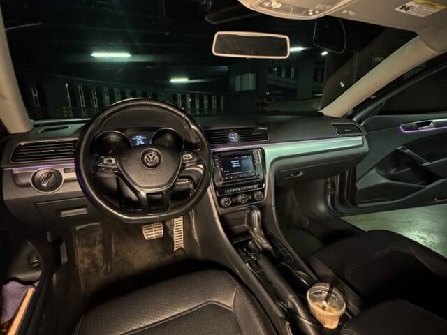 Сірий Фольксваген Пассат, об'ємом двигуна 1.8 л та пробігом 140 тис. км за 15000 $, фото 6 на Automoto.ua