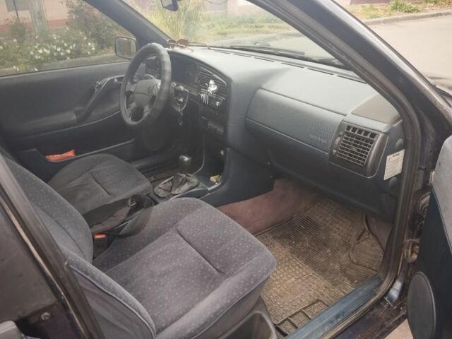 Синий Фольксваген Пассат, объемом двигателя 2 л и пробегом 450 тыс. км за 1900 $, фото 5 на Automoto.ua