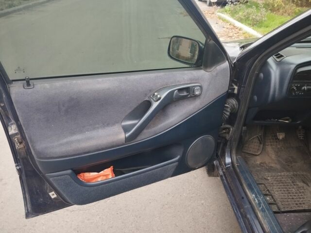 Синий Фольксваген Пассат, объемом двигателя 2 л и пробегом 450 тыс. км за 1900 $, фото 4 на Automoto.ua