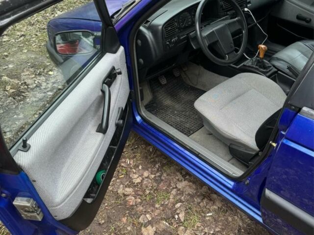 Синий Фольксваген Пассат, объемом двигателя 1.8 л и пробегом 420 тыс. км за 1900 $, фото 1 на Automoto.ua