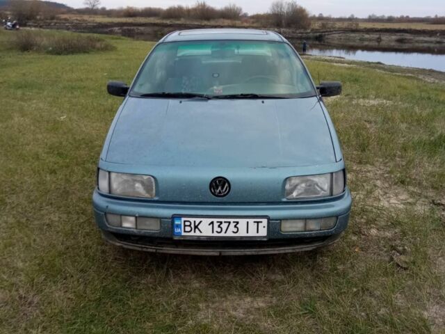 Синий Фольксваген Пассат, объемом двигателя 1.8 л и пробегом 600 тыс. км за 1500 $, фото 1 на Automoto.ua